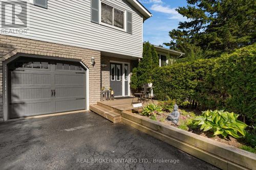 215 Mary Anne Dr, Barrie, ON, L4N4T1 | Card Image