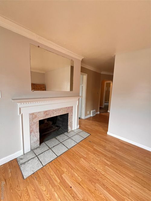 15260 Eastburn St, Detroit, MI, 48205-1313 | Card Image