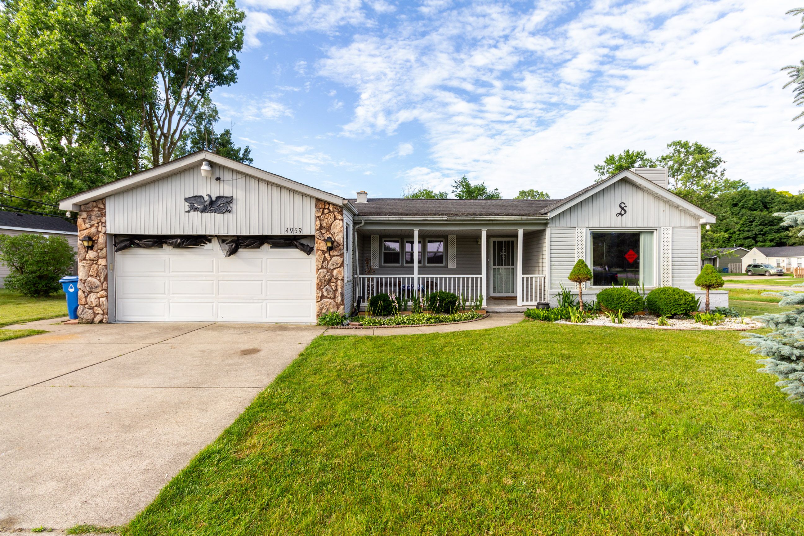 Irwindale Dr, Waterford, MI 48328