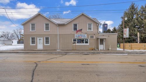 8892 County Rd W, Allenton, WI, 53002-9725 | Card Image