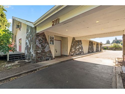 2111 Minnesota St, Eugene, OR, 97402-6213 | Card Image