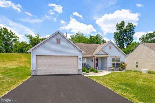 926 Sweetbay Ln, LEBANON, PA, 17046-6902 | Card Image