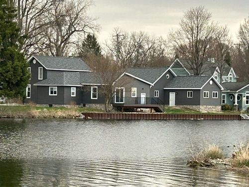 412 Ellen St, Fenton, MI, 48430-2121 | Card Image