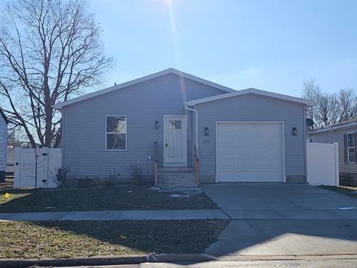 230 Gable Street, Waterloo, IA, 50703 | Card Image
