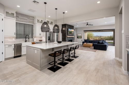 6615 E Libby St, Phoenix, AZ, 85054-6728 | Card Image