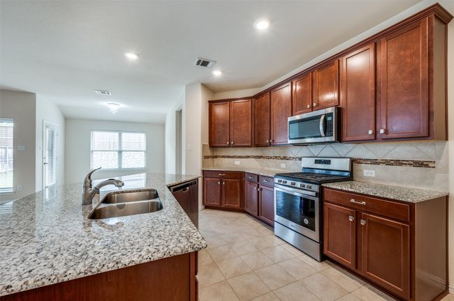 6120 Hightower St, House other with 3 bedrooms, 2 bathrooms and null parking in Aubrey TX | Image 12