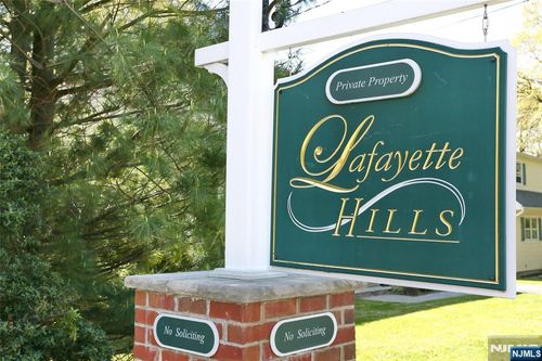 17 De Bruyle Ct, Hawthorne, NJ, 07506-2261 | Card Image