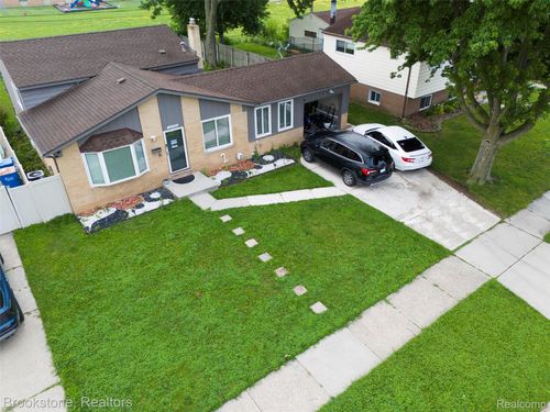 31758 Eiffel Ave, Warren, MI, 48088-1818 | Card Image