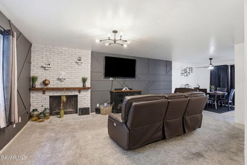 1340 W Avenue J4, Lancaster, CA, 93534-4053 | Card Image