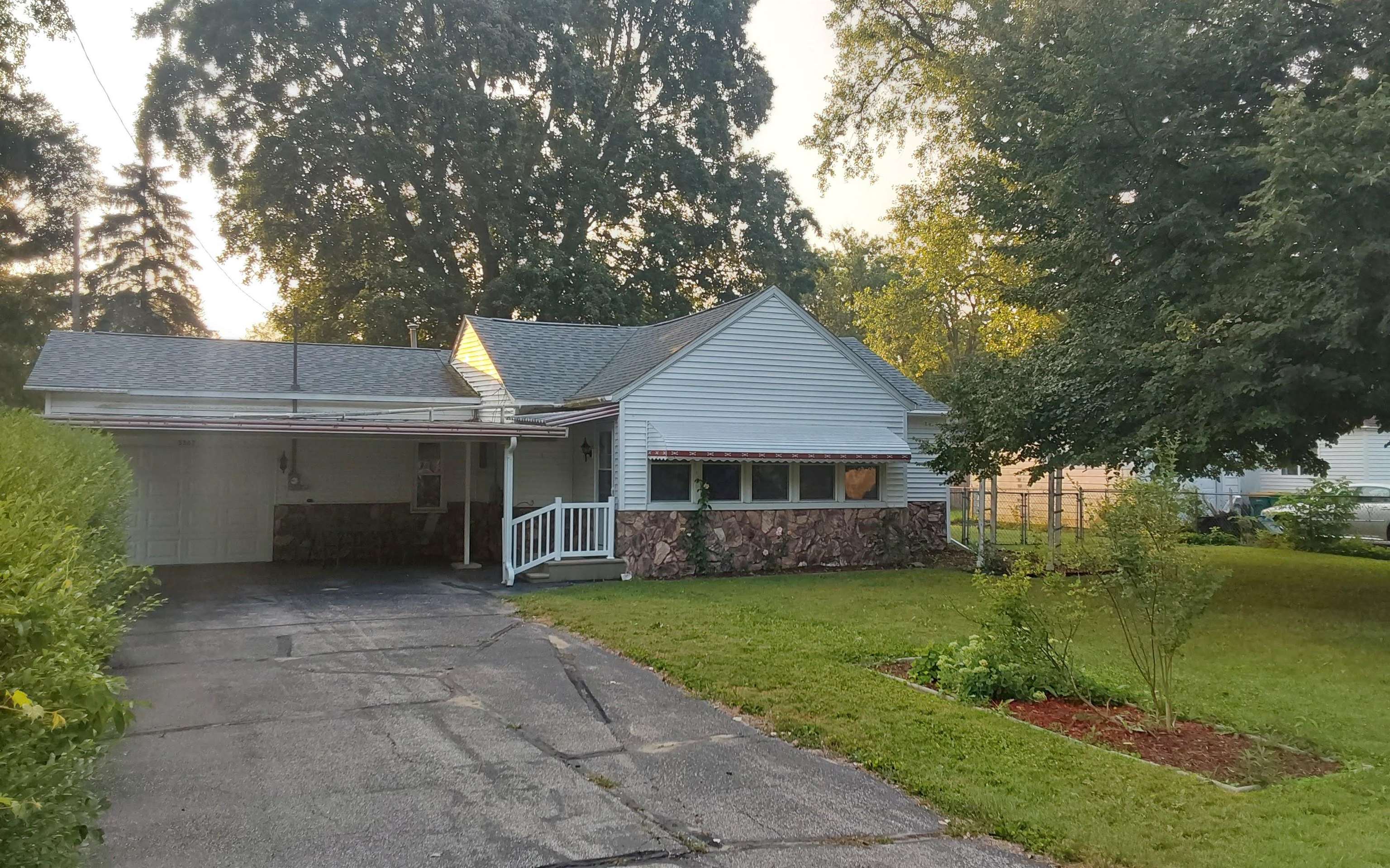 L And L Ct, Bay City, MI 48706