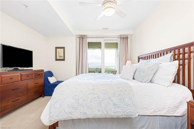 Access to balcony from primary bedroom | Image 27