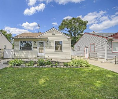 13726 Oakdale Street, Home with 2 bedrooms, 1 bathrooms and null parking in Southgate MI | Image 1