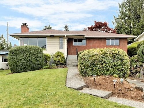7051 S Lakeridge Drive, Seattle, WA, 98178 | Card Image