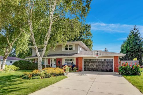 1205 Blue Dahlia Rd, Oconomowoc, WI, 53066-2203 | Card Image