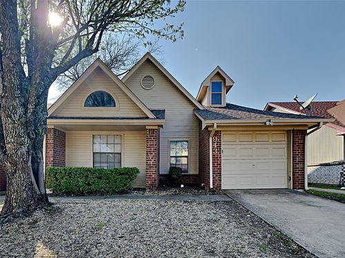 943 Gaynor Ave, Duncanville, TX, 75137-4738 | Card Image