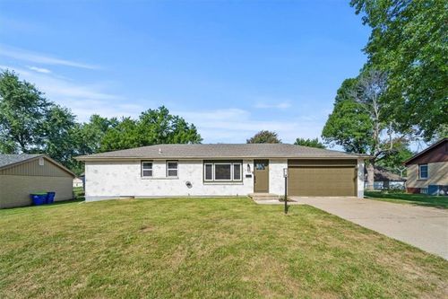 302 Sw Marion Ln, Lee's Summit, MO, 64081-2314 | Card Image