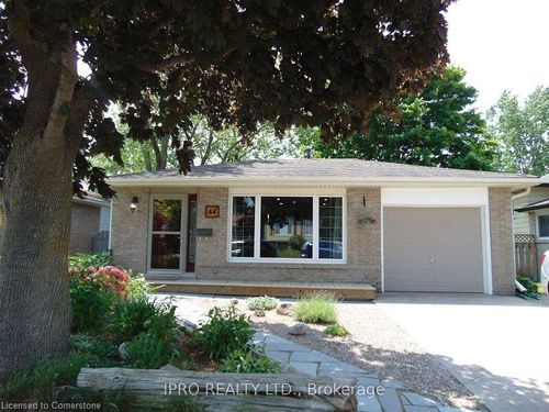 64 Hahn Ave, Cambridge, ON, N3C2X9 | Card Image