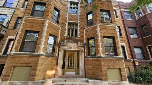 2f-703 Cornelia Ave, Chicago, IL, 60657-2467 | Card Image