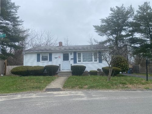 39 Fyffe Ave, Cranston, RI, 02920-4434 | Card Image