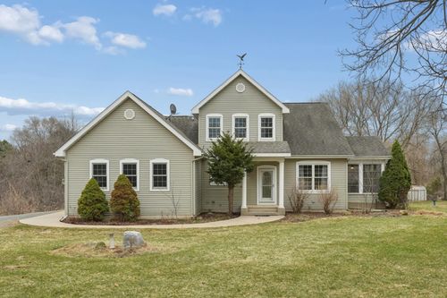 287 Plainview Dr, River Falls, WI, 54022-8033 | Card Image