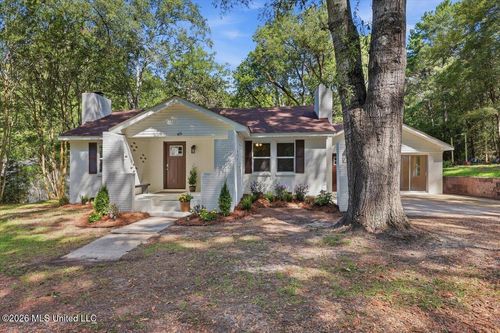 415 E Pine Ave, Mendenhall, MS, 39114-3627 | Card Image