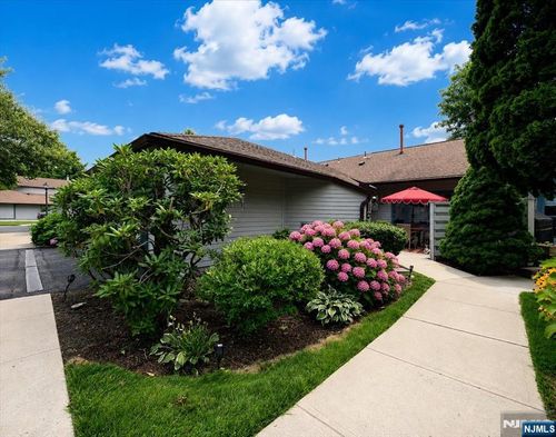 209 Wind Hollow Ct, Mahwah, NJ, 07430-2314 | Card Image