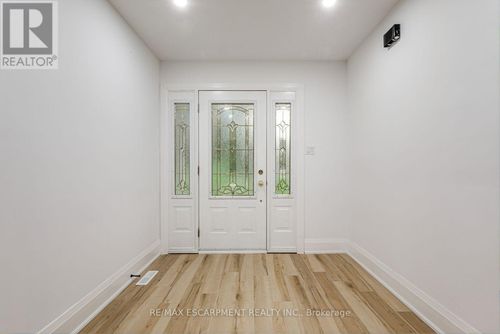 2104 Mississauga Road, Mississauga (Sheridan), ON, L5H2K6 | Card Image