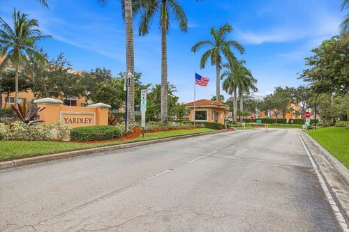 313-7715 Yardley Drive, Tamarac, FL, 33321 | Card Image
