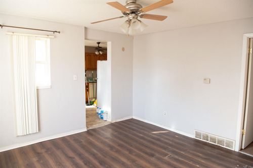 332 Newell Street, Waterloo, IA, 50703 | Card Image