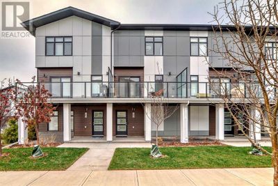 8235 8 Ave Sw, Townhouse with 2 bedrooms, 3 bathrooms and 2 parking in Calgary AB | Image 3