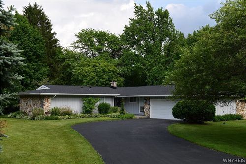 360 Riverview Dr, Youngstown, NY, 14174-1352 | Card Image