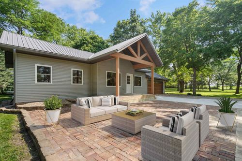 1636 Jepsen Rd, Cedar Falls, IA, 50613-9012 | Card Image