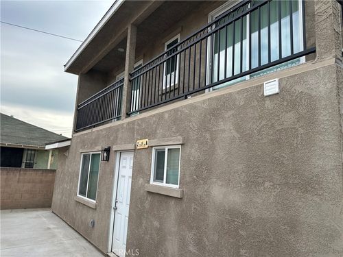 a-2161 Myrtle Ave, Long Beach, CA, 90806-4830 | Card Image