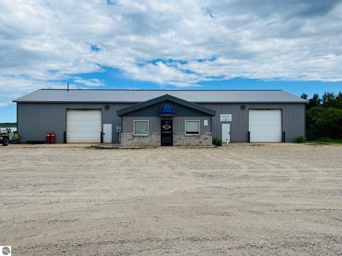 250 Clay Dr, Cadillac, MI, 49601-8617 | Card Image