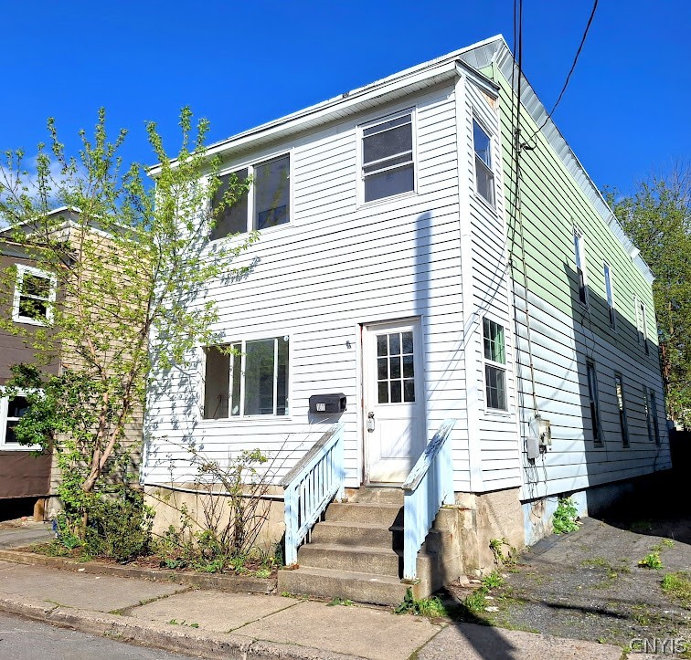 Smith Pl, Utica, NY 13501