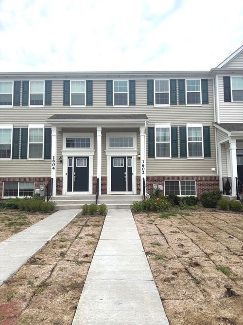 1203-1602 Neubauer Cir, Lindenhurst, IL, 60046-8993 | Card Image