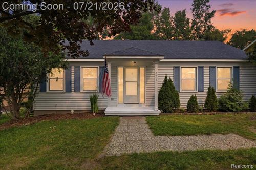 5608 Clinton River Dr, Waterford, MI, 48327-2523 | Card Image