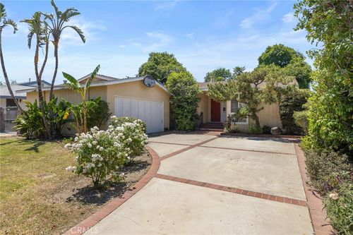 9233 Swinton Ave, North Hills, CA, 91343-3815 | Card Image