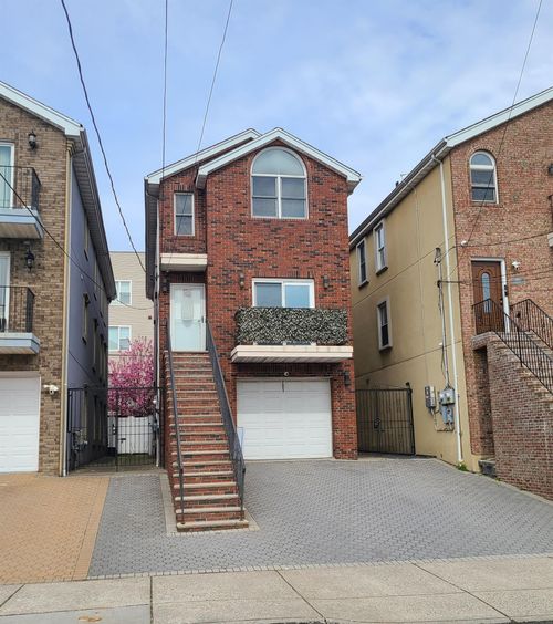 7803 5th Ave, North Bergen, NJ, 07047-4961 | Card Image