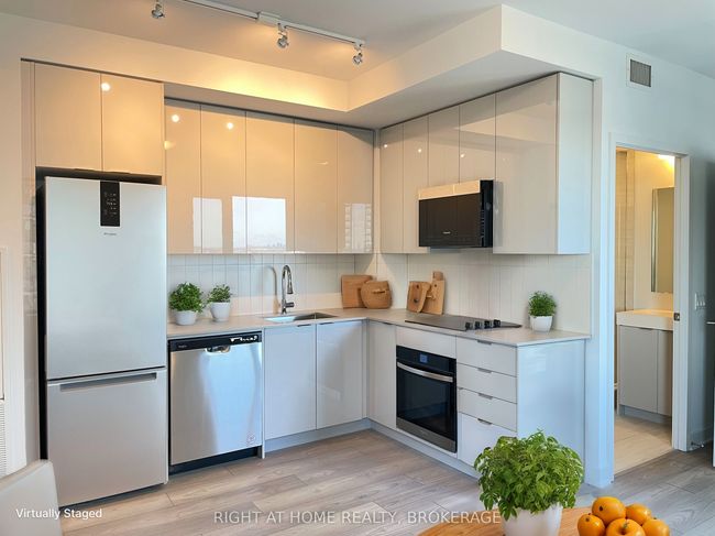 1306 - 2920 Highway 7, Condo with 1 bedrooms, 1 bathrooms and null parking in Vaughan ON | Image 10
