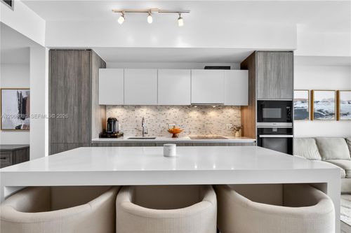 1908-2900 Ne 7th Ave, Miami, FL, 33137-4392 | Card Image
