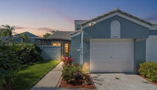8209 Waterford Ave, Tamarac, FL, 33321-8103 | Card Image