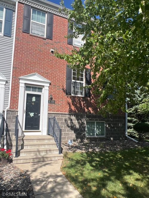 15715 Fox Cir, Apple Valley, MN, 55124-6533 | Card Image