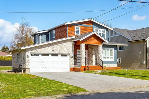 1680 Cedar Ave, Saanich, BC, V8P1X2 | Card Image