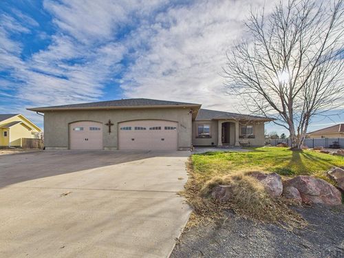 2084 Iris Rd, Pueblo, CO, 81006-1668 | Card Image