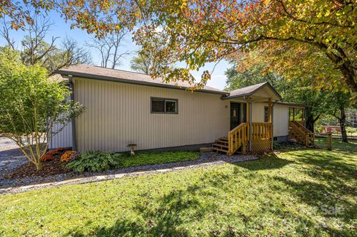 202 Kerlee Heights Rd, Black Mountain, NC, 28711-3611 | Card Image