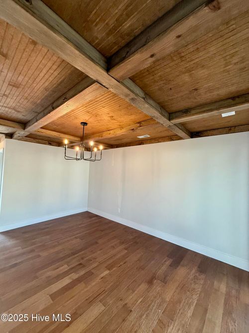 124 Jefferson St, Beaufort, NC, 28516-9702 | Card Image