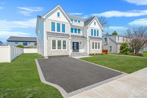 31 Libby Ave, Hicksville, NY, 11801-1738 | Card Image