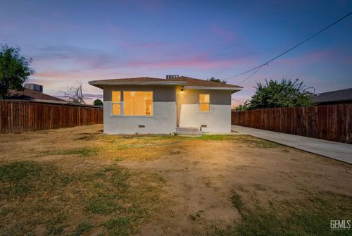 1021 S Brown St, Bakersfield, CA, 93307-1335 | Card Image