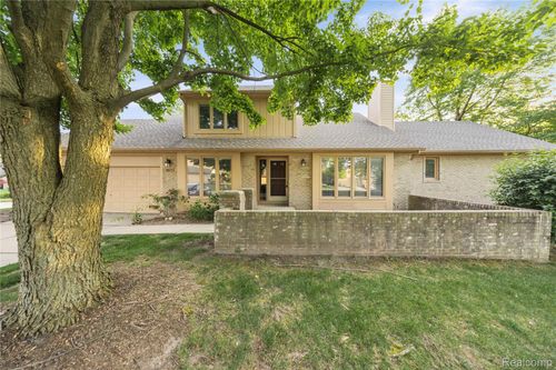 5805 Dawn Ridge Dr, Troy, MI, 48098-5117 | Card Image